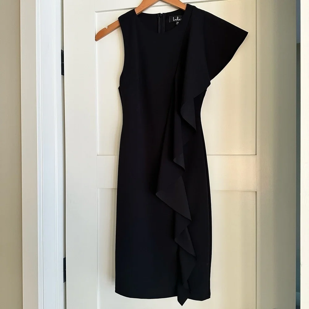 Lulu’s Tender-Hearted Black One Shoulder
Bodycon Midi Dress in Black Extra Small - Picture 5 of 7